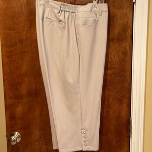 Zac and Raychel Ladies capris size 20W